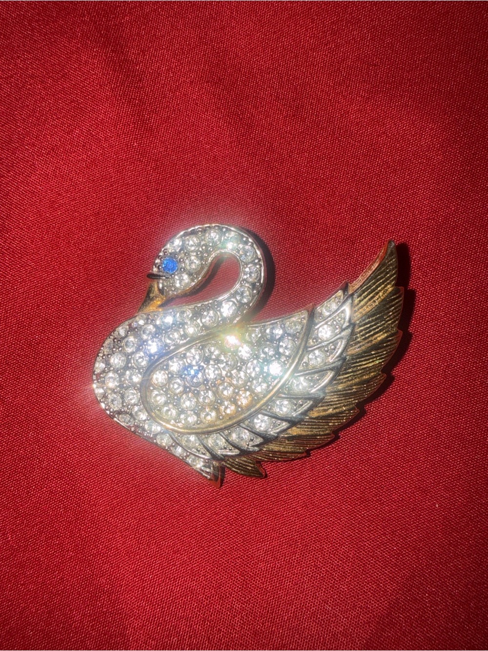 Crystal Swan Brooch - Sparkling Clear crystals/rhinestones
